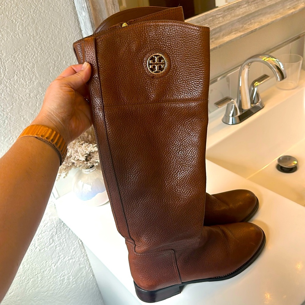 7.5 Tory Burch boots